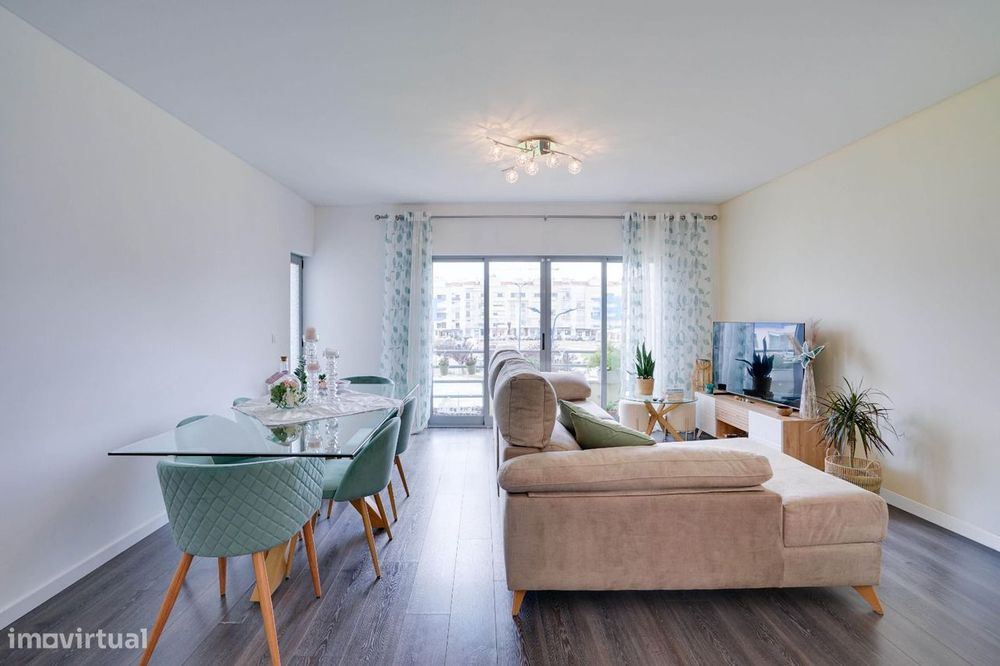 Apartamento T3 com garagem em zona tranquila do Montijo