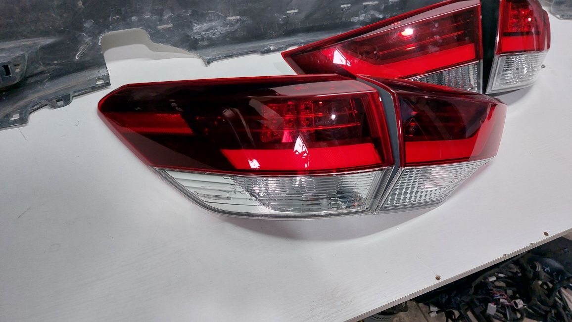 Toyota Highlander 2017 2018 2019 фонарь лихтар фонари оптика