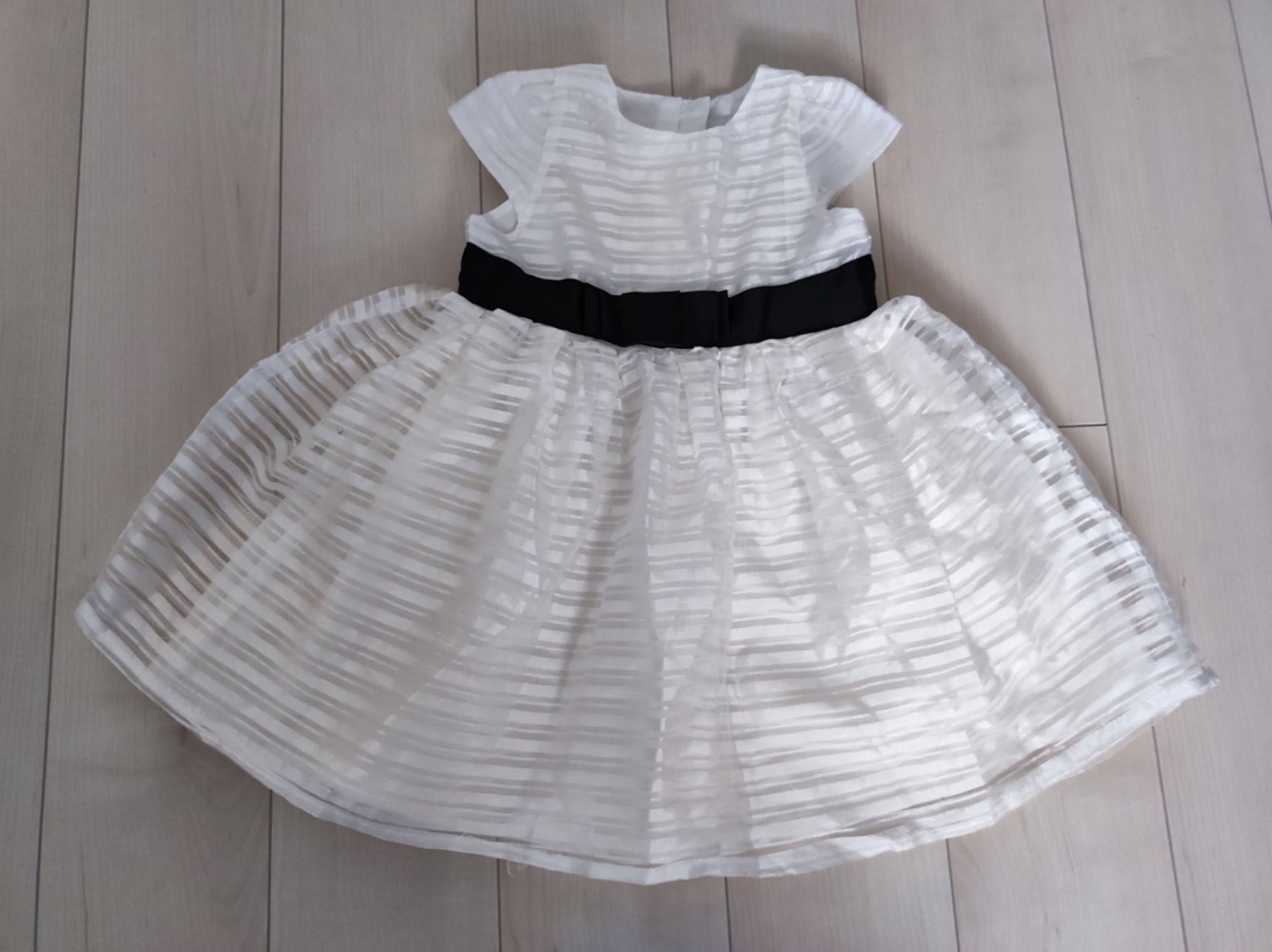 Elegancka biała sukienka dla dziecka rozmiar 80