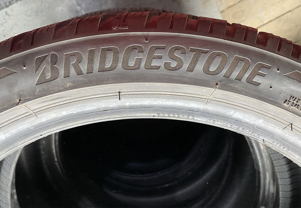 2шт 225/40r18 Bridgestone Blizzak LM005