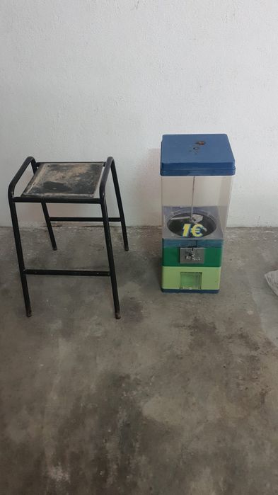 Maquina de venda automática 1€