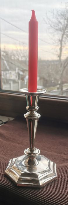 Підсвічник металевий.