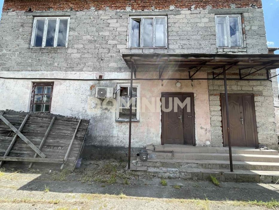 Продається комерція на центральній дорозі, в с. Іза