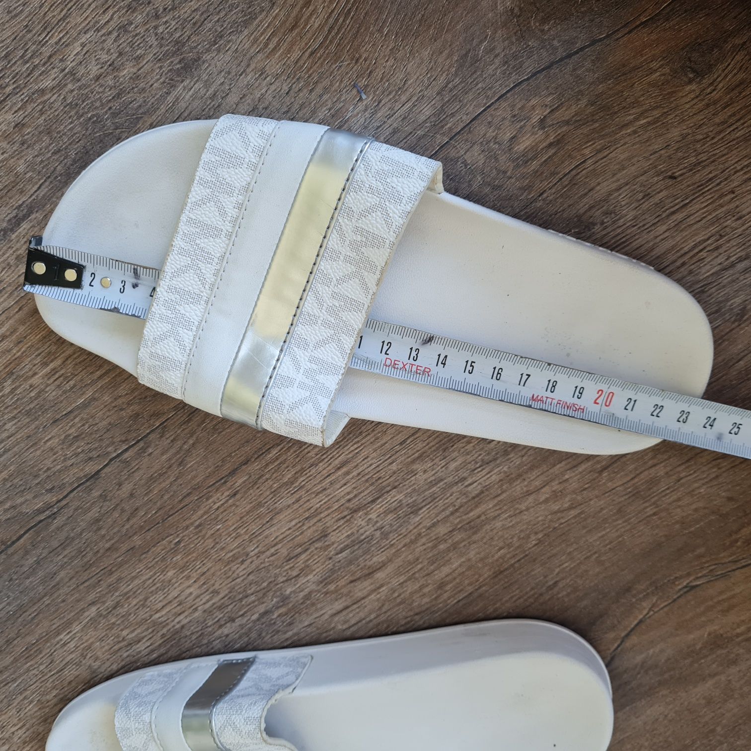 Michael Kors klapki białe 36 monogram logowane klapeczki super lekkie