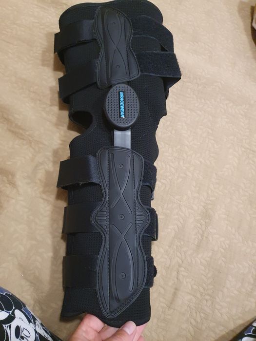 Тутор на коліно регуоюється