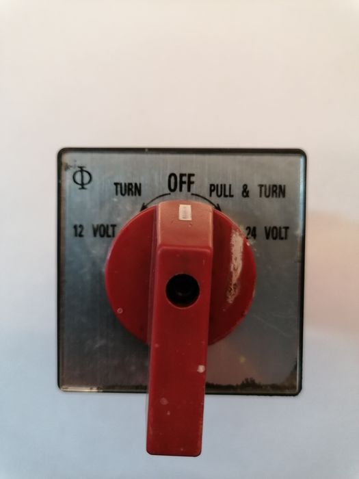 Przełącznik krzywkowy 12-24V