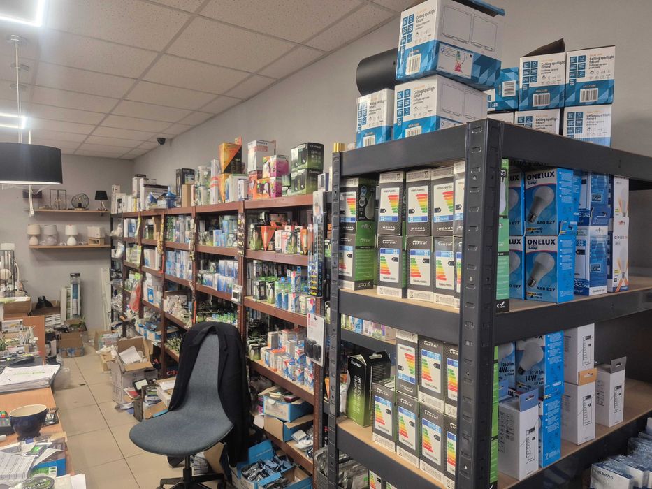 Meble sklepowe +regały i kratownice