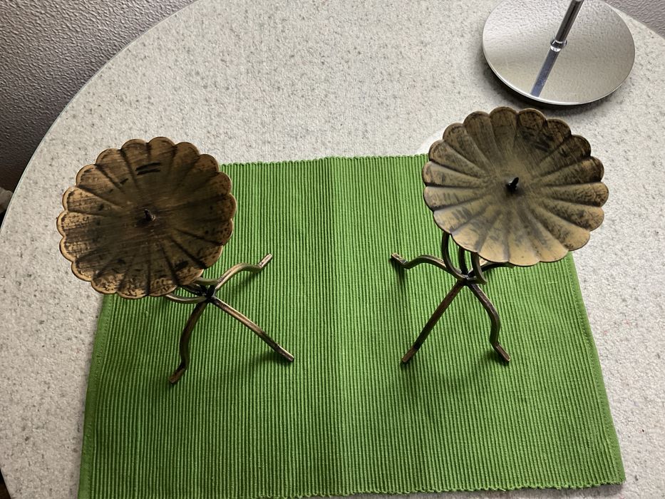 Dois porta velas cor bronze