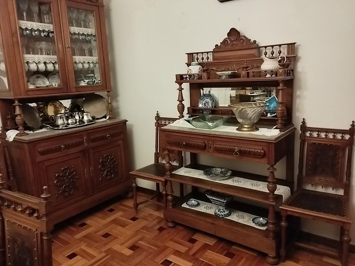 Sala Jantar antiga completa, ou Peças