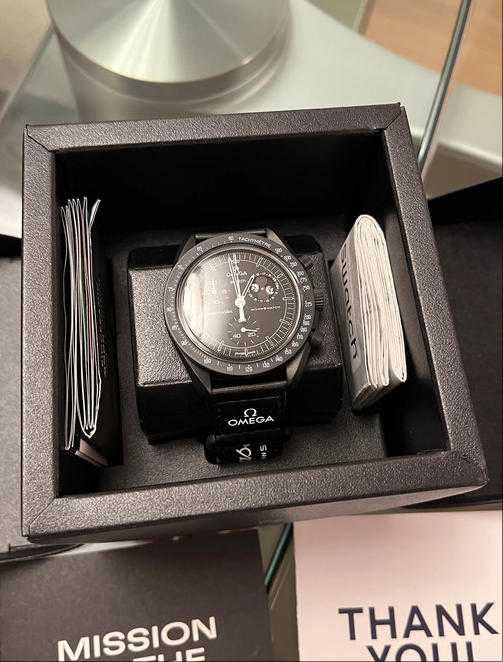 Omega x Swatch Mission To Moonphase: Snoopy SO33B700