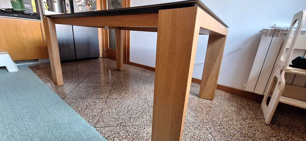 Mesa de cozinha ou sala de estar em ótimo estado