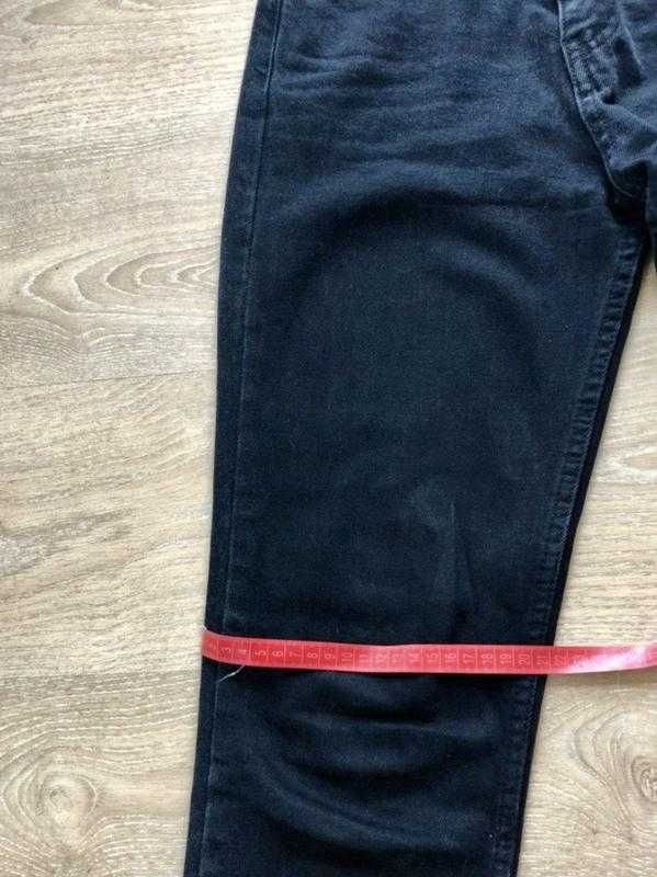 Стильні чорні джинси