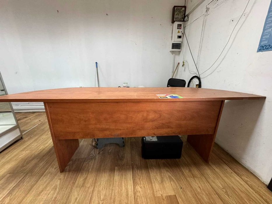 Продам директорський стіл