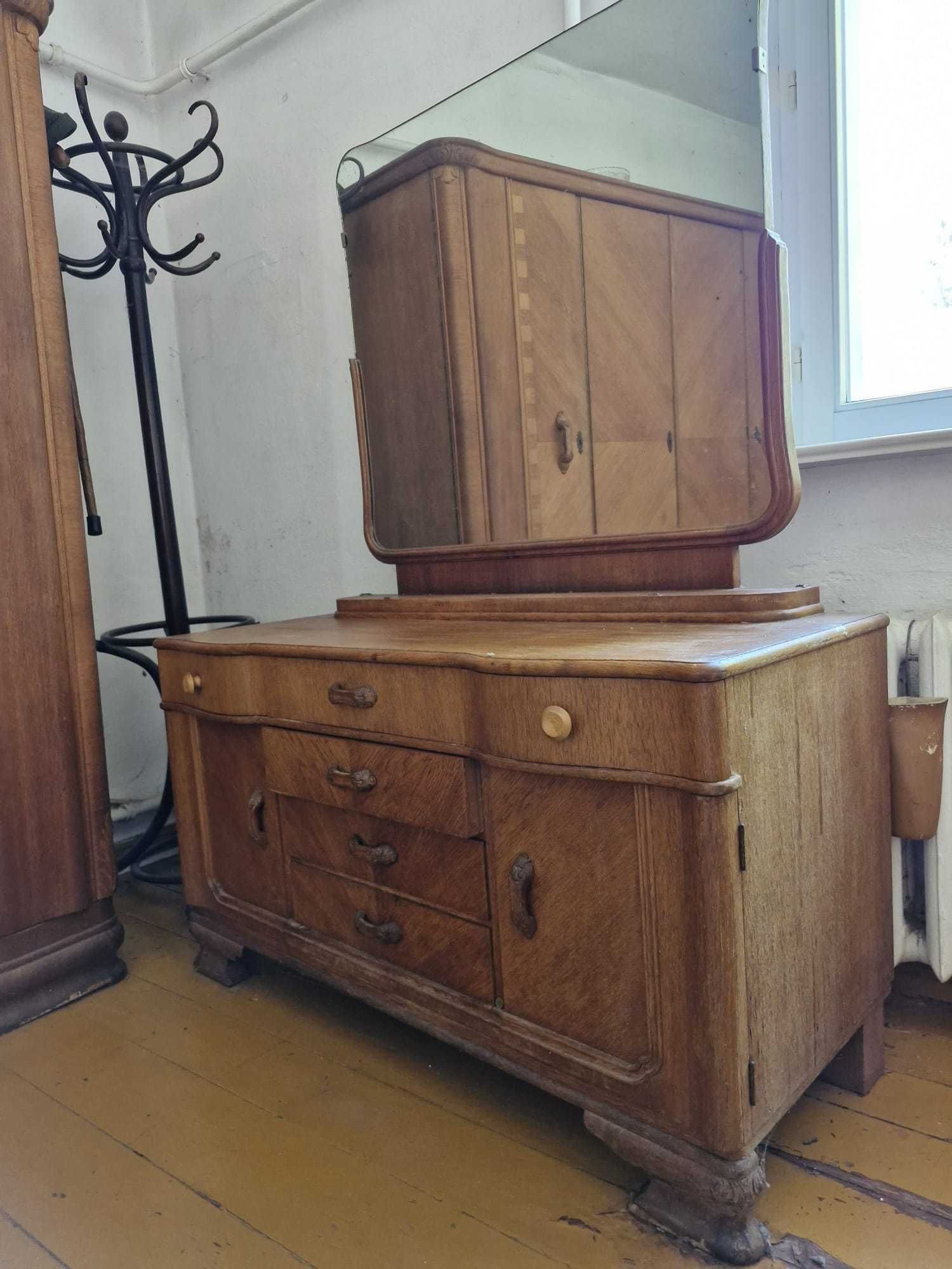 Toaletka dębowa z 1920 roku