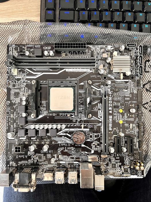 Placa-mãe + processador + GPU