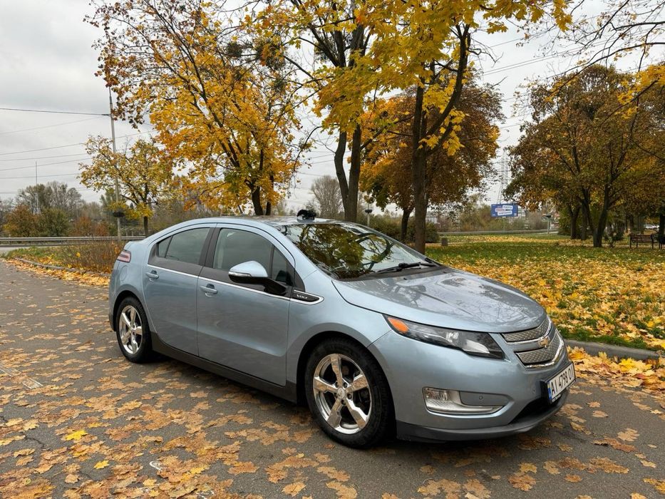 Chevrolet volt 2013 року 1.4 гібрид