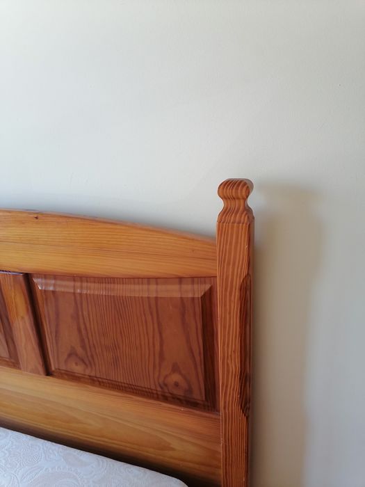 Cama de madeira pinho + estrado + colchão