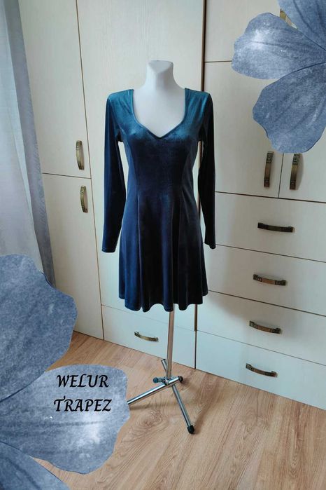 Rainbow NOWA welurowa sukienka 36/38 S/M trapezowa dekolt serce granat