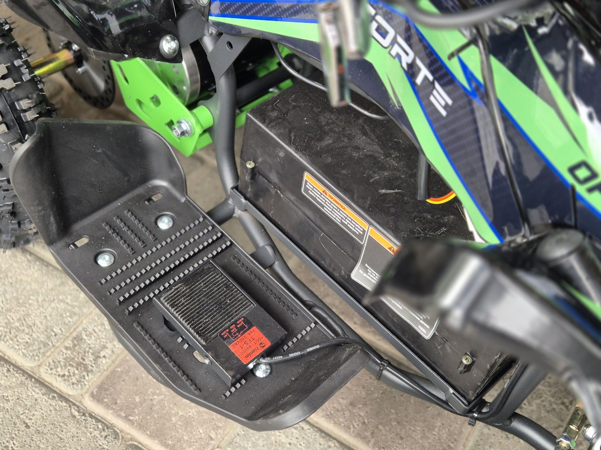 Електроквадроцикл дитячий FORTE ATV800NE