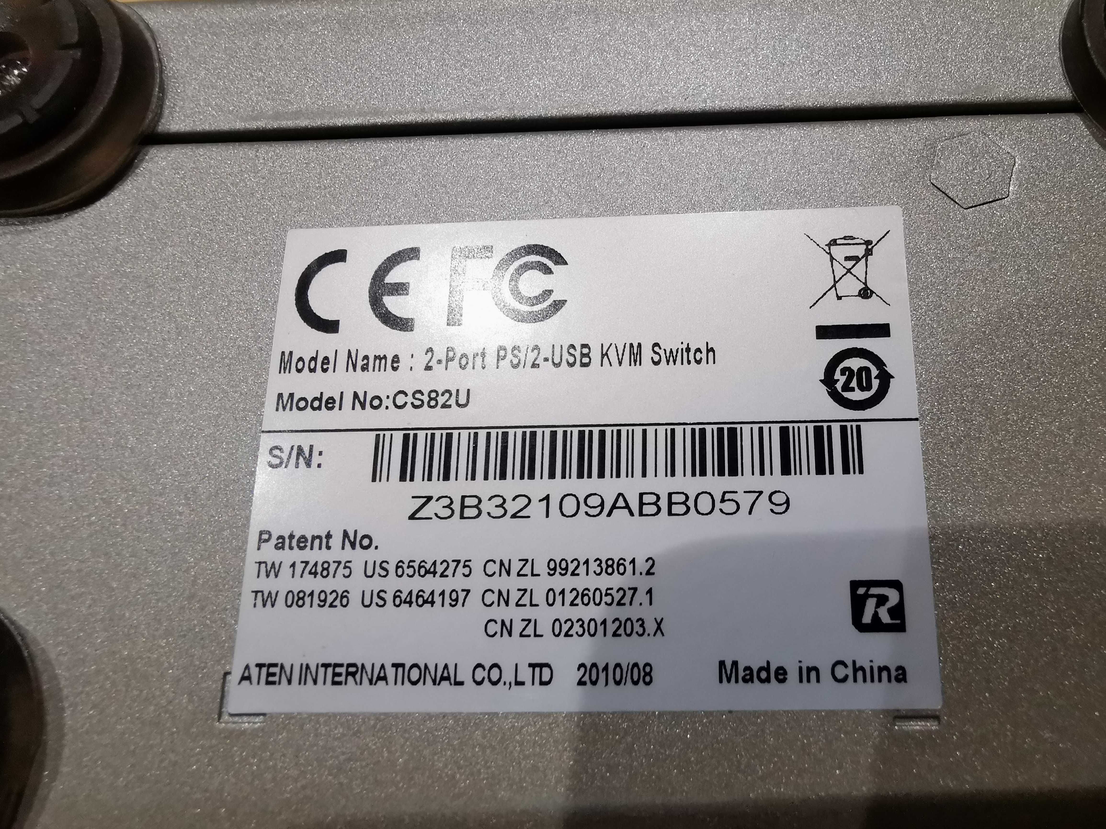 Przełącznik 2 komputery - KVM Aten CS82U-AT + kable!