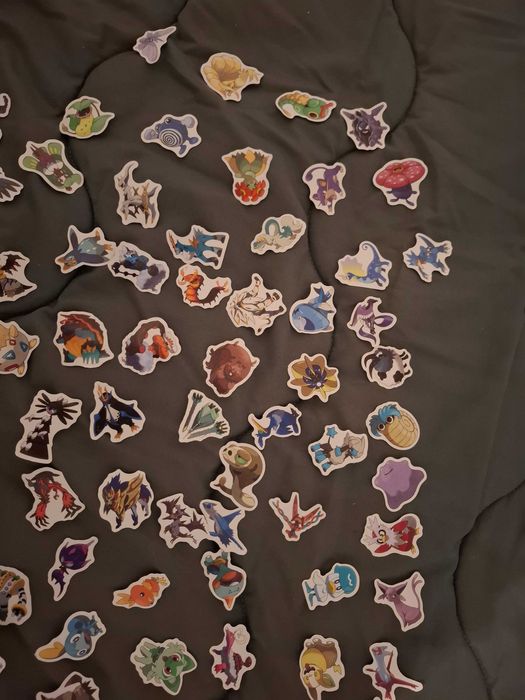 200 autocolantes Pokémon