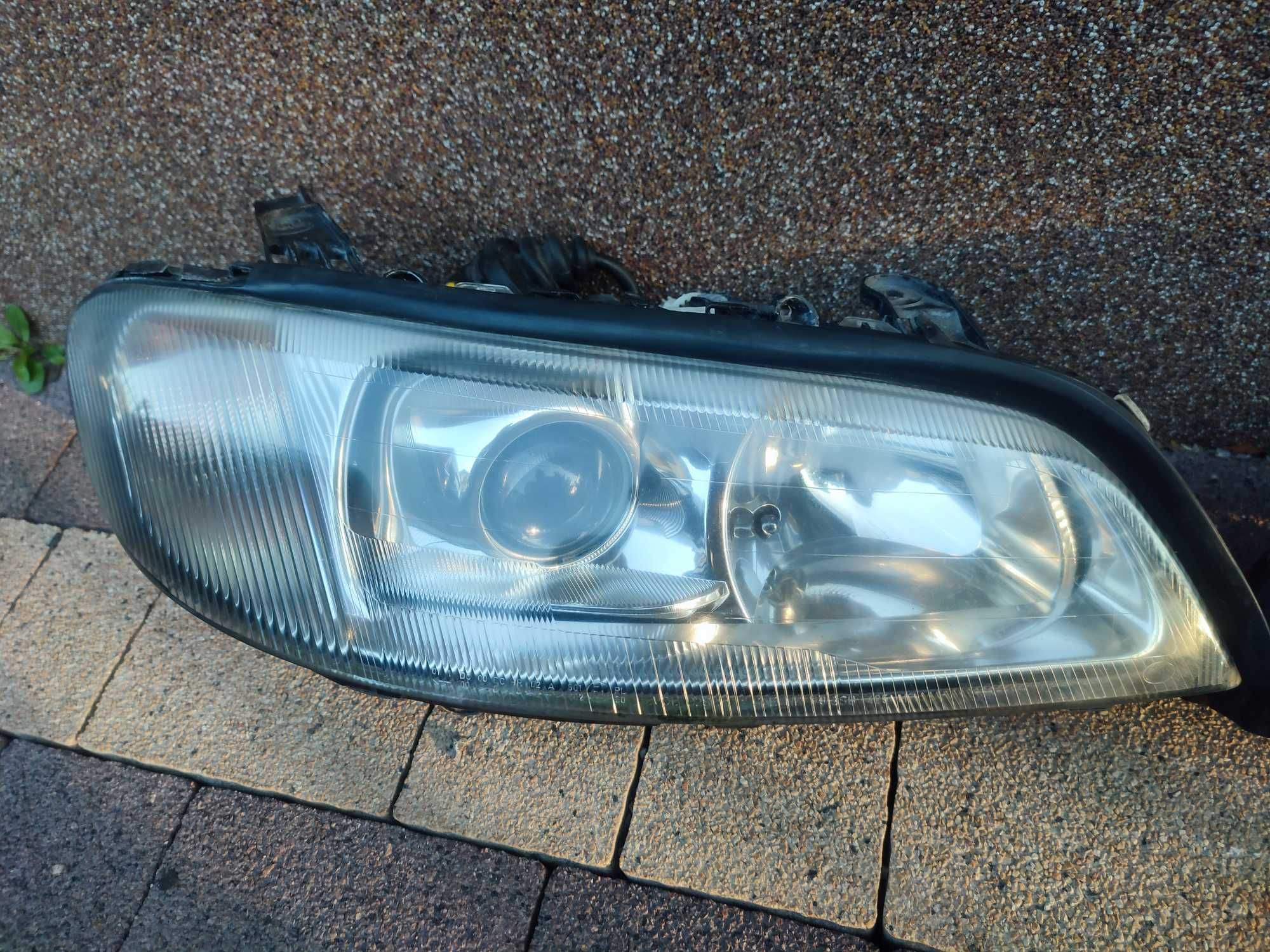 Lampy Przednie Xenon Opel Omega C