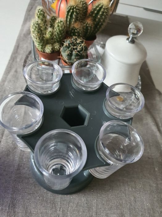 Dozownik stojak na kieliszki