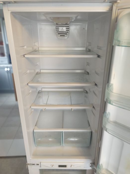 Chłodziarko-zamrażarka Hotpoint-Ariston BCB 313 AWE z zbudową