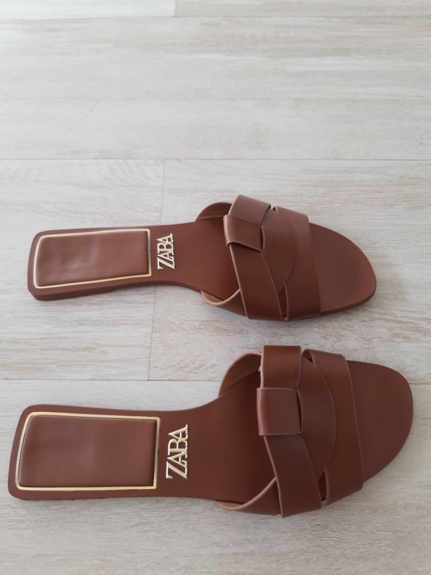 Sandálias castanhas Zara