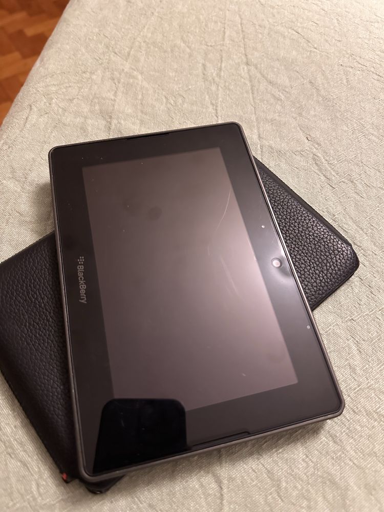 Tablet BlackBerry PlayBook 16GB com capa e carregador