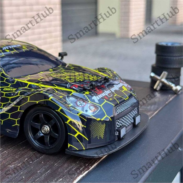 Дрифт машинка с дымом Nissan GTR Snake на радиоуправлении желтая Нисан