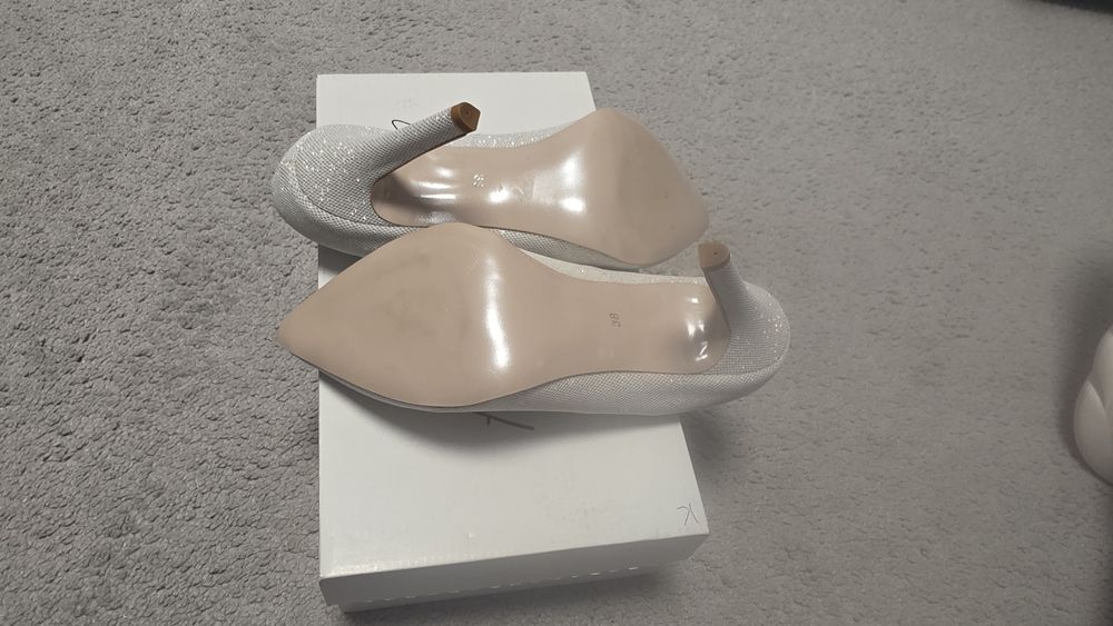 Buty srebrne 38 Krzyś But