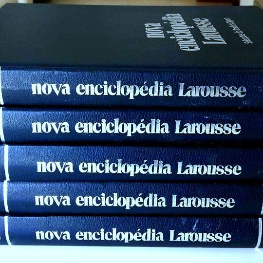 Enciclopédias Larousse- 5
