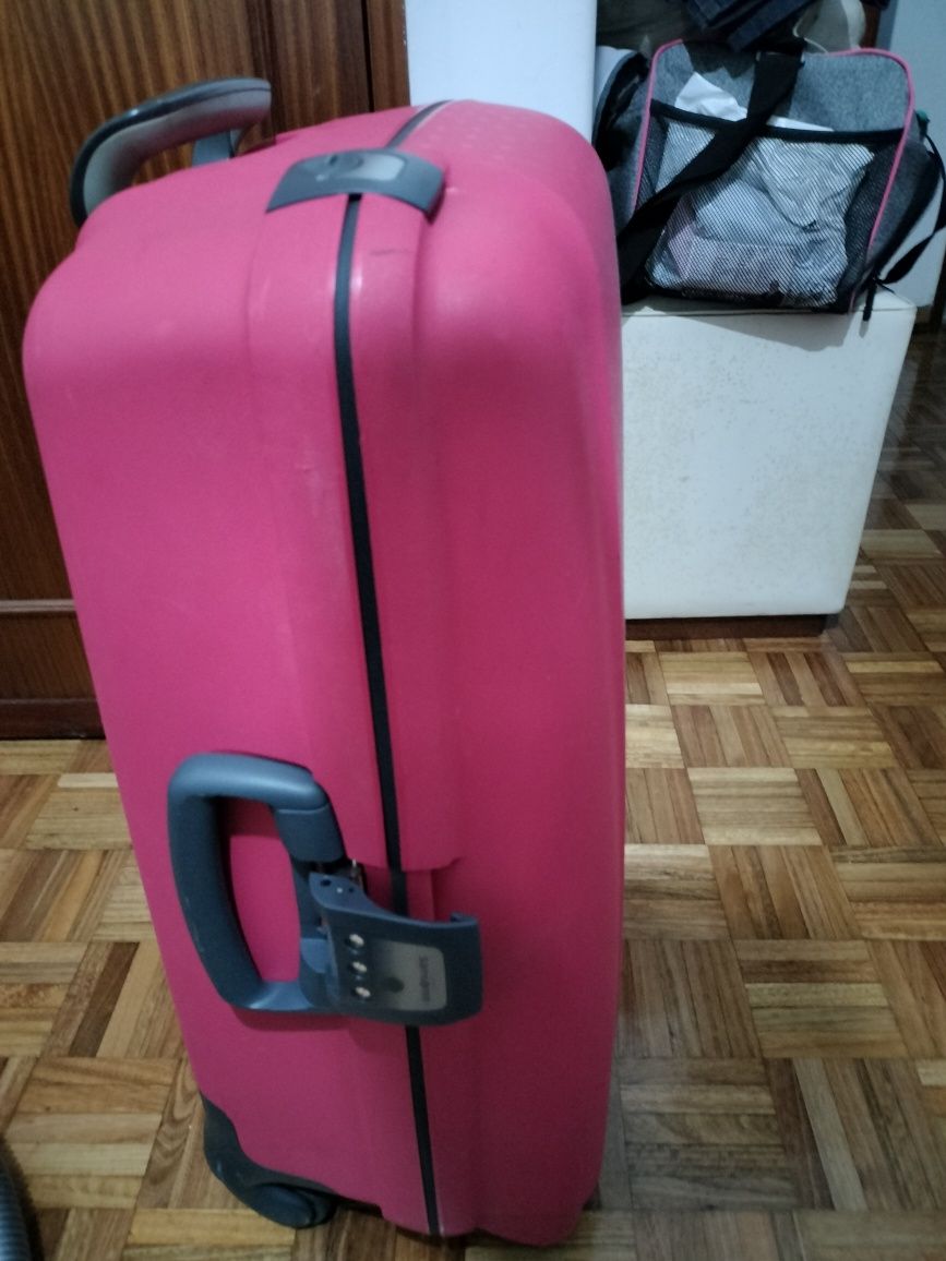 Vendo mala de viagem Samsonite, tamanho médio