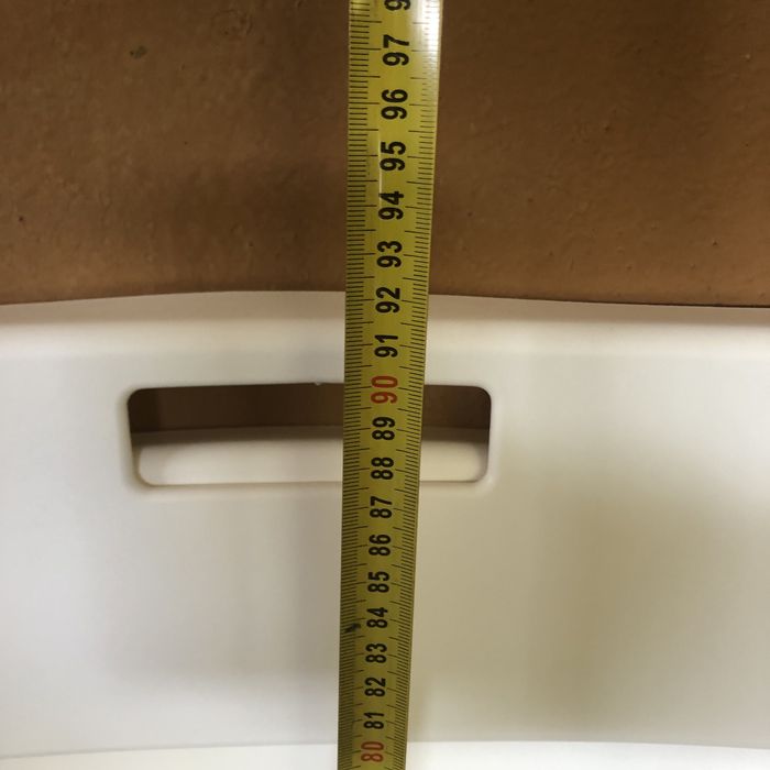 Białe krzesła ogrodowe składane