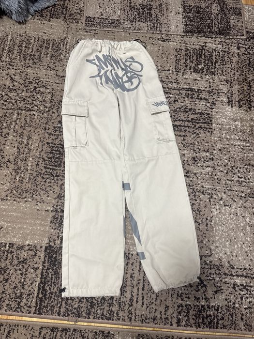 штани minus two.