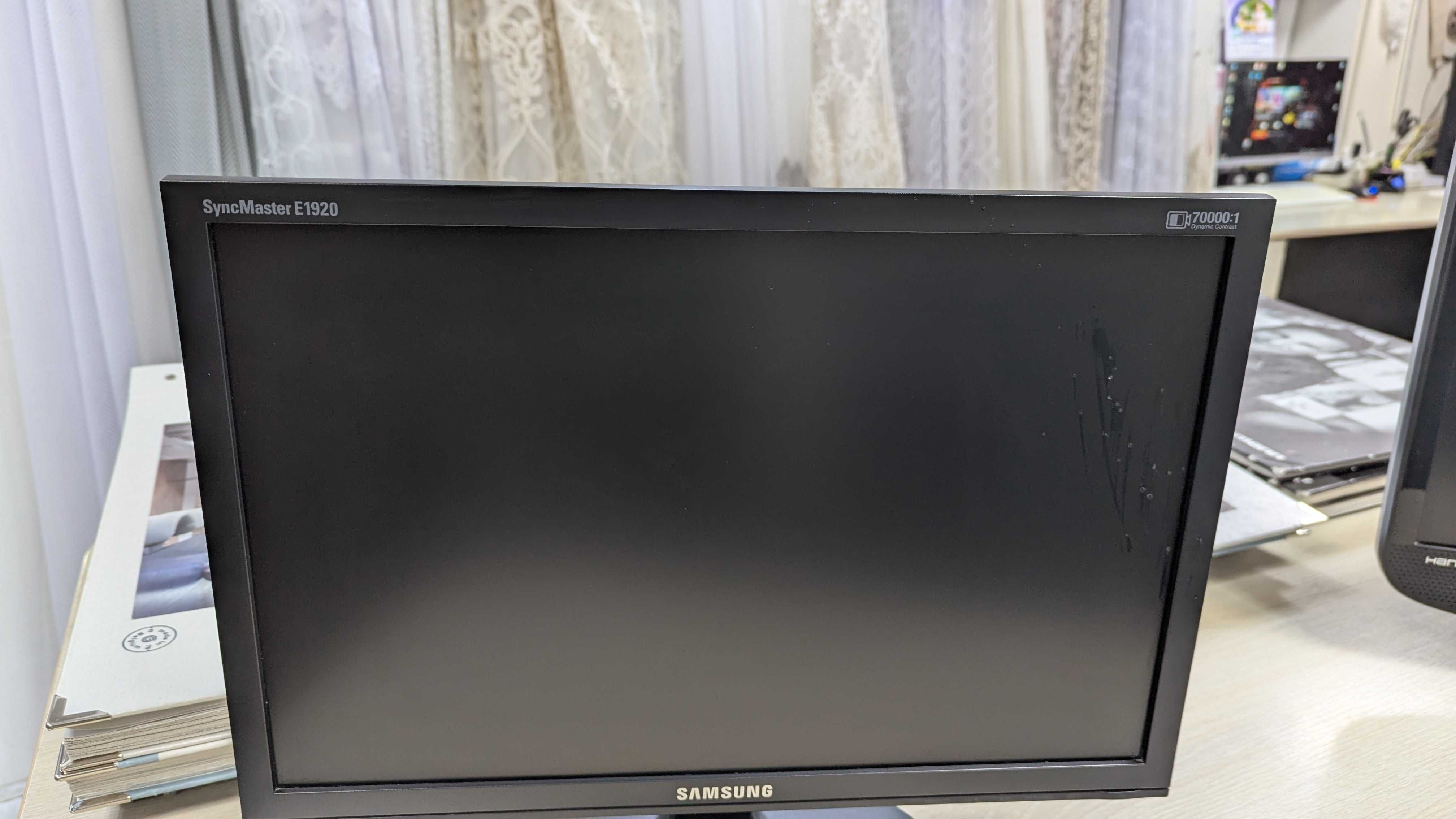 Монітор 19" Samsung E1920NW