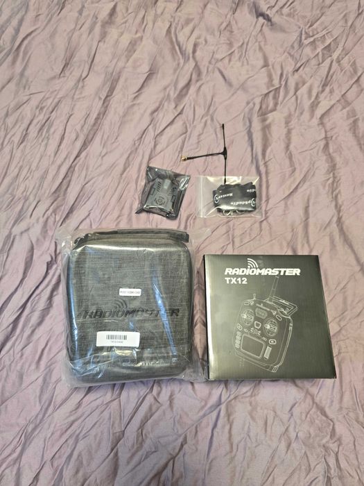 Radiomaster TX12 ERLS MKII 2.4 та модуль 915 MHz ES9000TX кейс акуми