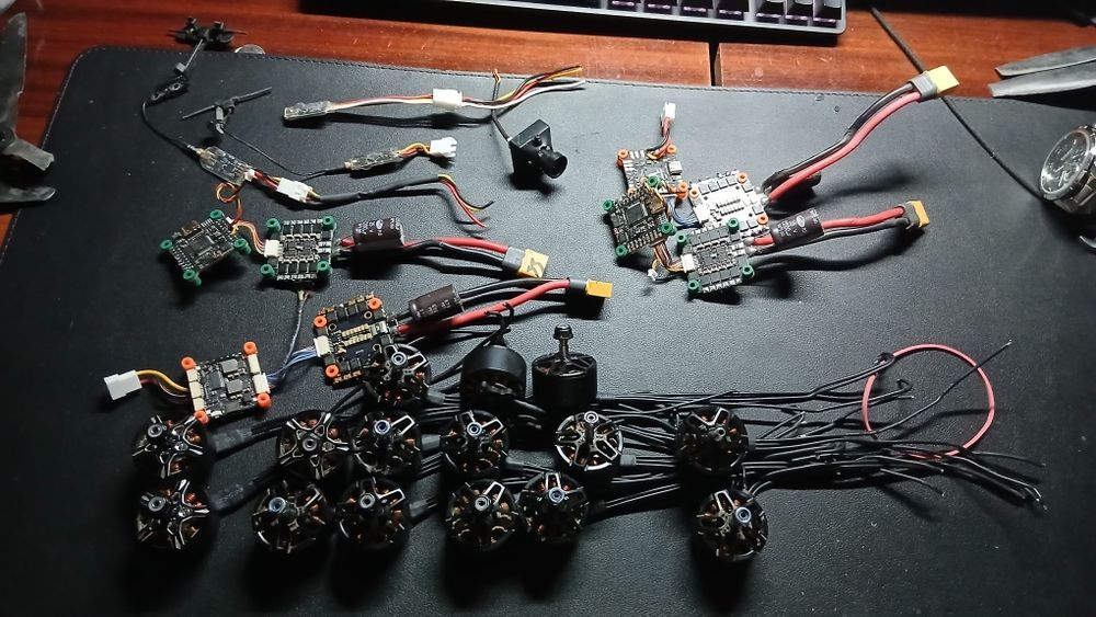 Продам fpv запчасти стек моторы vtx