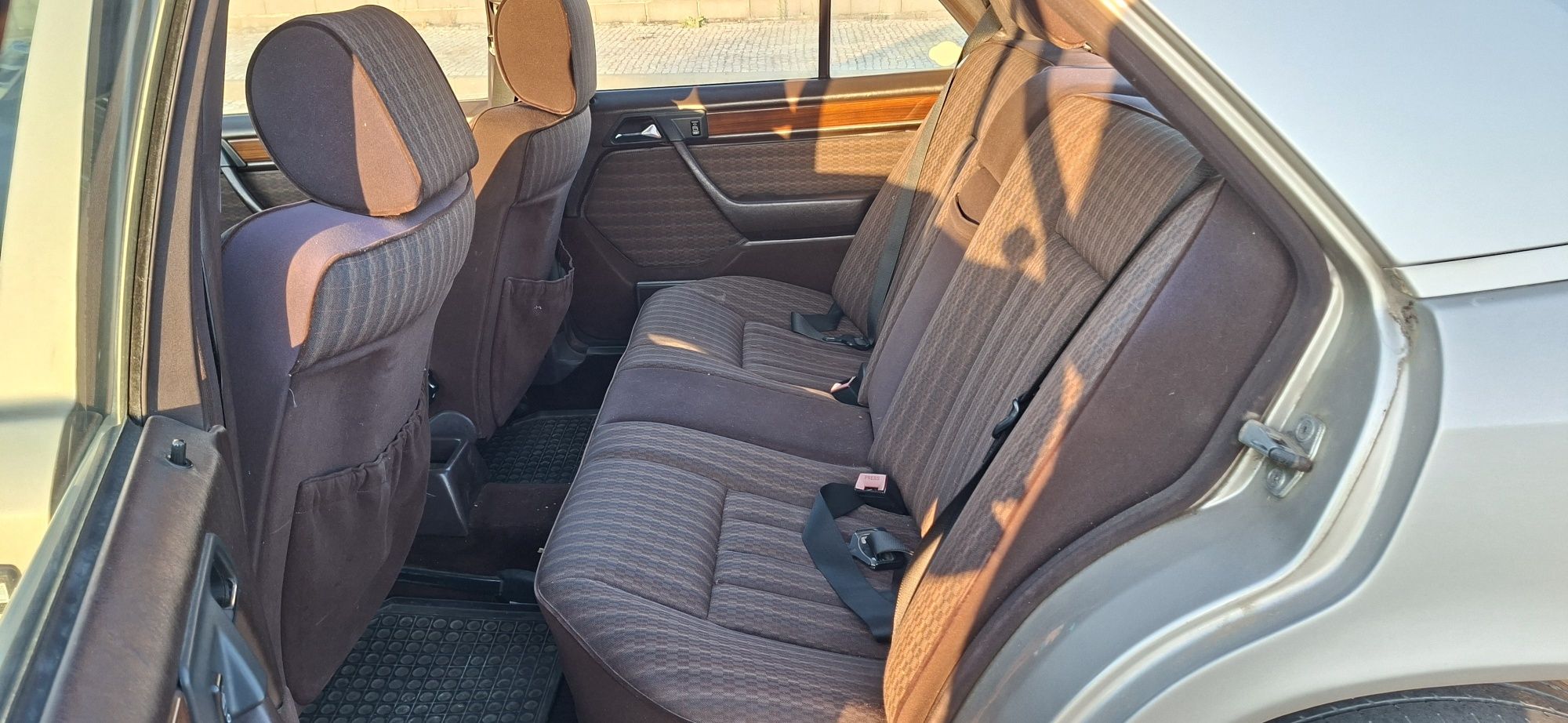 Mercedes-Benz E250 2.5  Turbodiesel