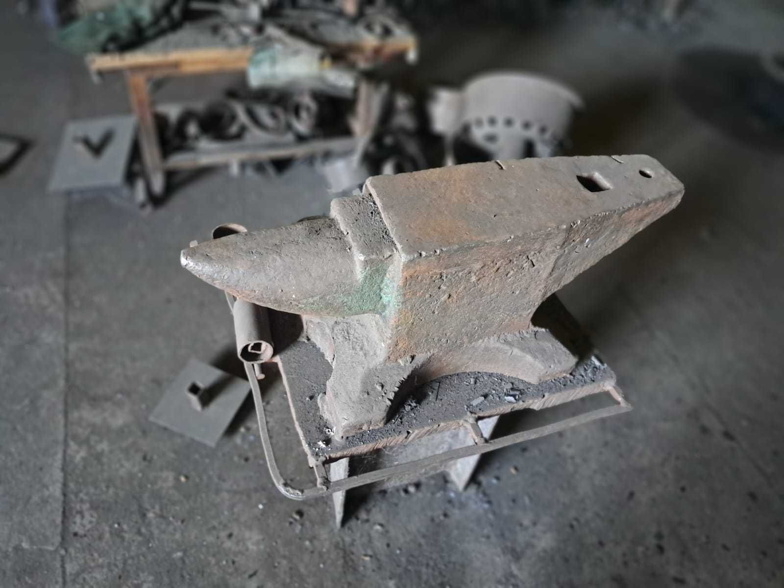 Продам ковальський молот, трубогиб, кузня