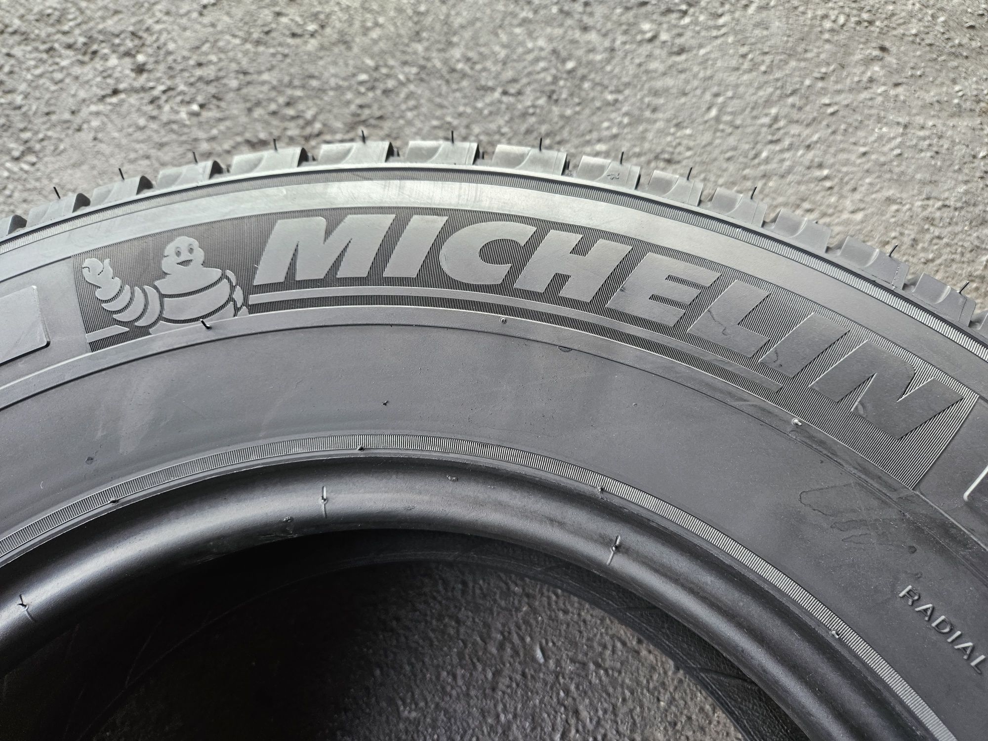 Kpl Opon Letnich Michelin Agilis Camping 225.75.16 CP 116Q Rok 2020