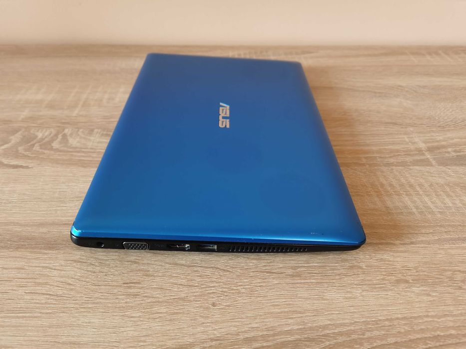 Компактный Asus F200