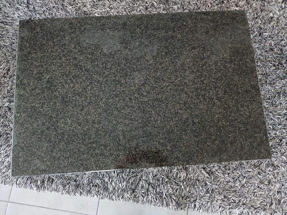 Mesa de centro em pedra