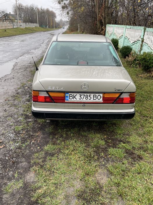 Mercedes-Benz W124 E230