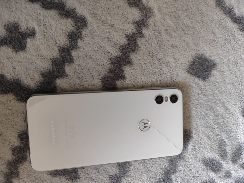 Telefon Motorola One