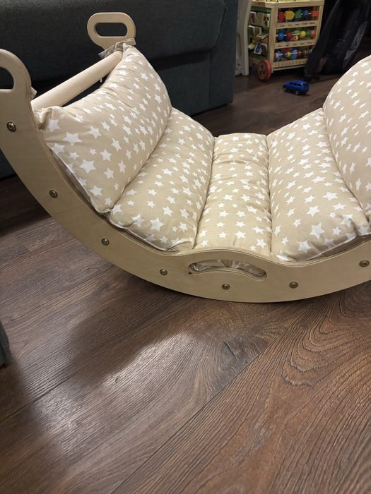 Балансувальна деревʼяна гойдалка