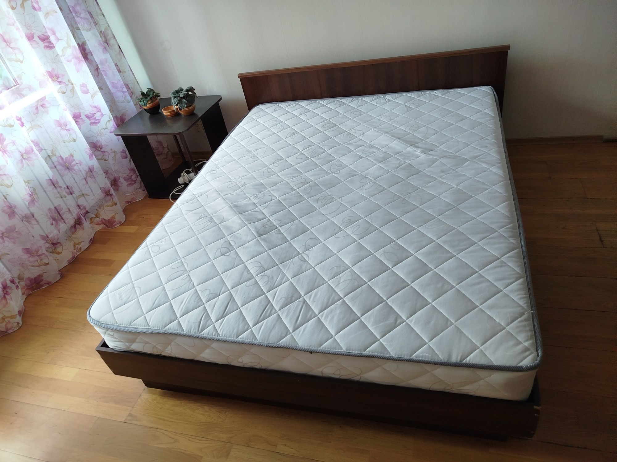 Ліжко з матрасом