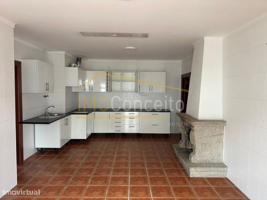 Moradia T2+1 Remodelada c/ grande Anexo - Vales de Baixo, Assentiz ...