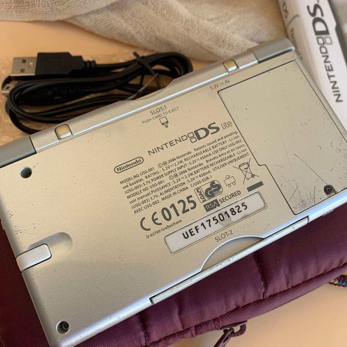 Портативна приставка Nintendo DS Lite, стілус, гра шнур зарядки, сумка